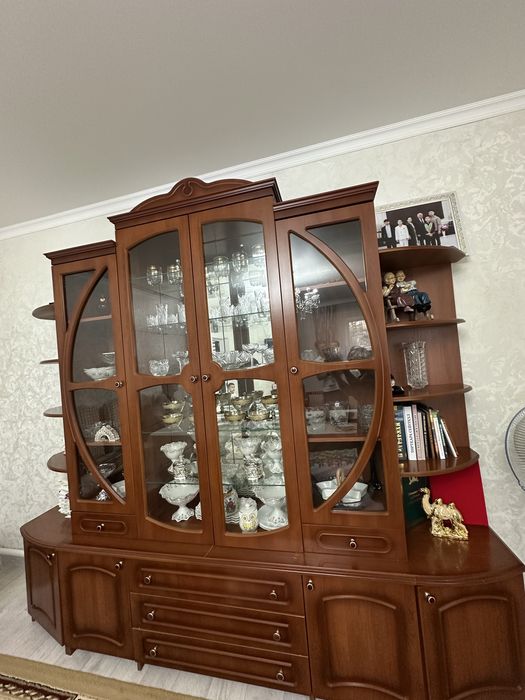 Срочно продам сервант