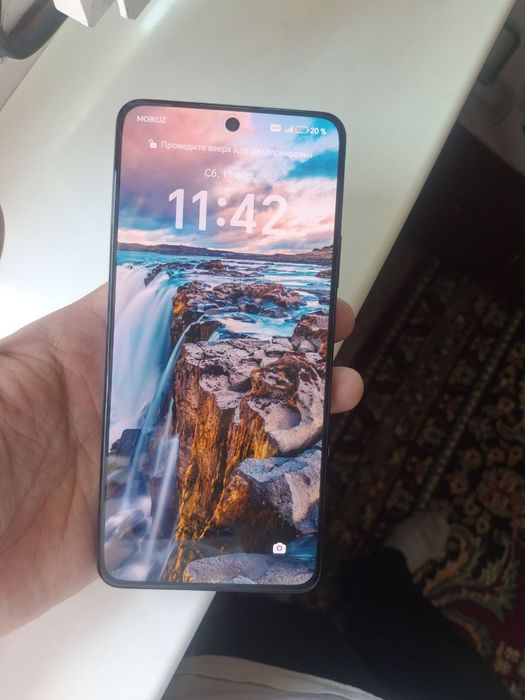 Xonor x8d telefoni sotiladi narxi 4milion som boladigan narxi shu