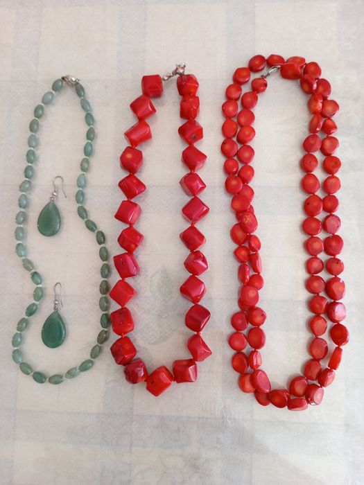 Нефрит и коралловые бусы  с натуральным жемчугом.