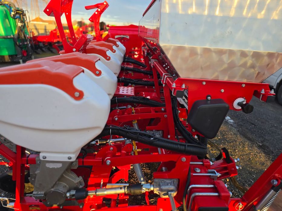 Agrimac AGRIMAC, model APS-D6/IJC Minimum-Till Semanatoare pneumatica de precizie 6 Randuri