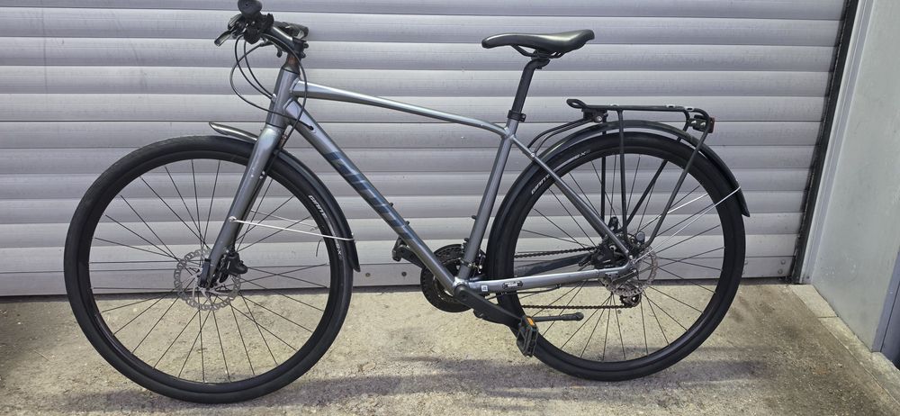 28" giant escape