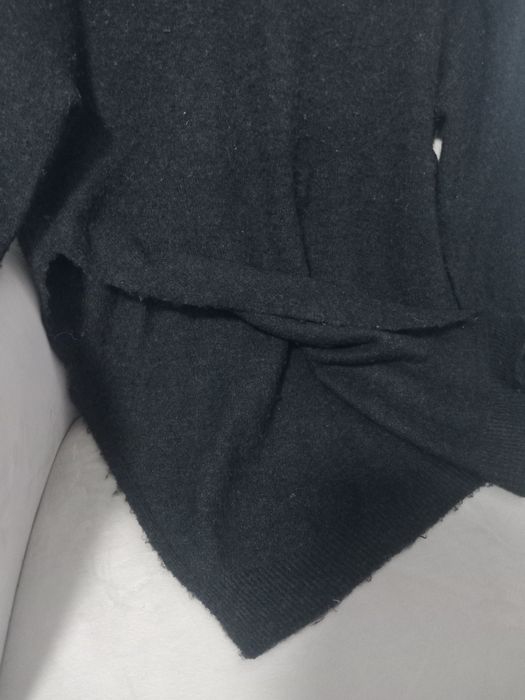 Pulover lung asimetric cu lână mărimea S negru pufos Zara