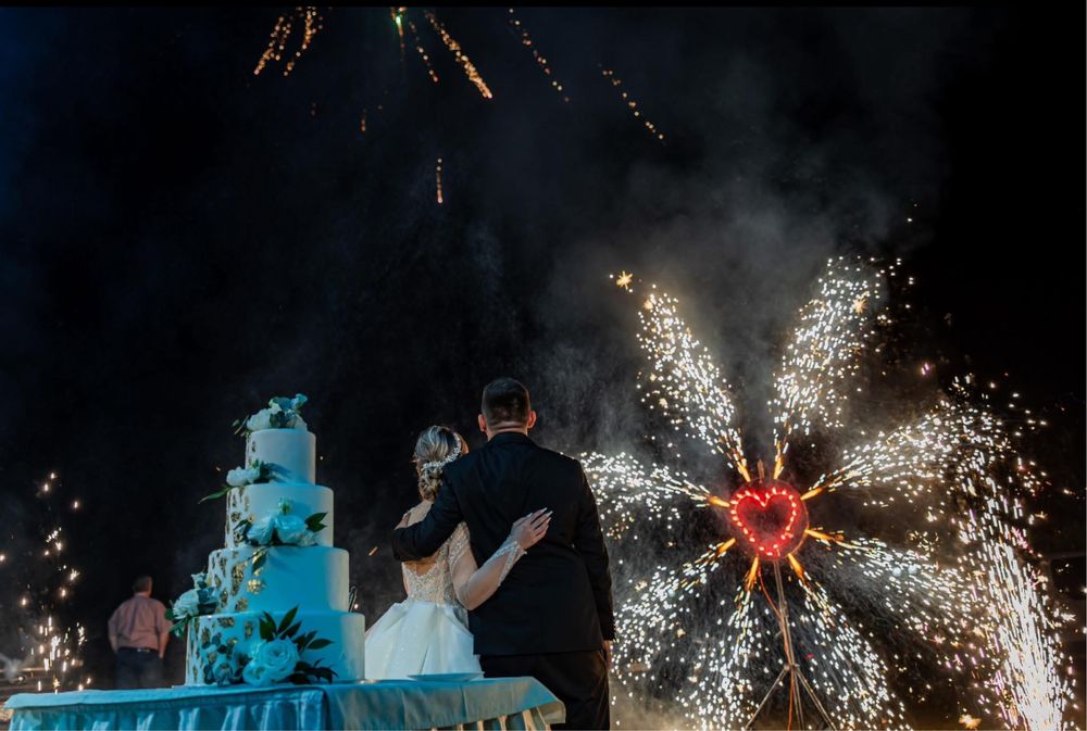 Fum greun si artificii dansul mirilor