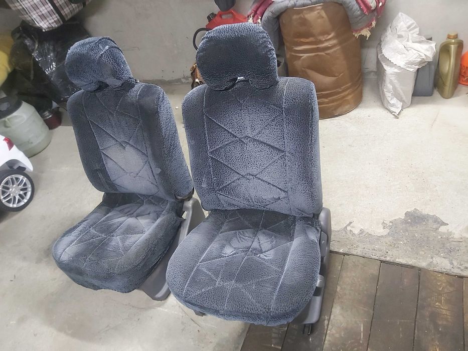 Продам чехлы еа сиденья делика