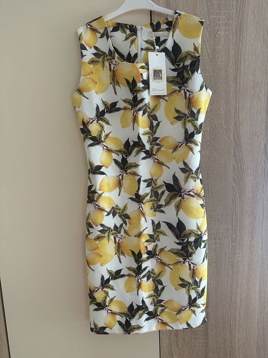 Свежа и стилна рокля с лимонов десен