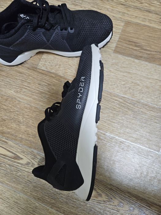 Кроссовки веченние