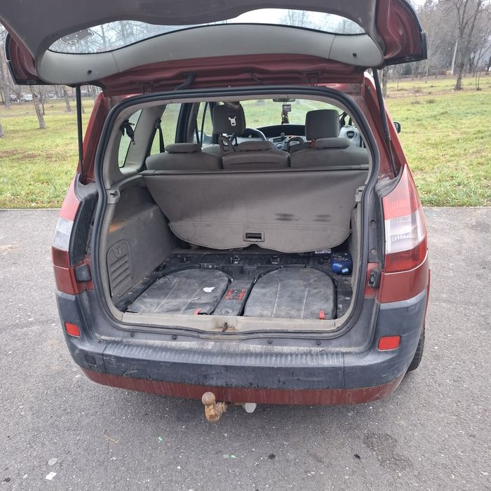 Dezmembrez renault grand scenic 1.9hdi fab 2008 euro 4