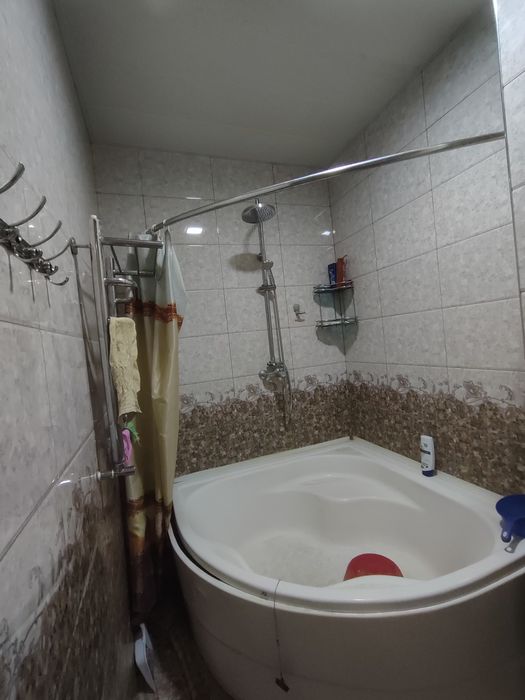 Srochna vagzalda 3 xonali uy ijaraga beriladi