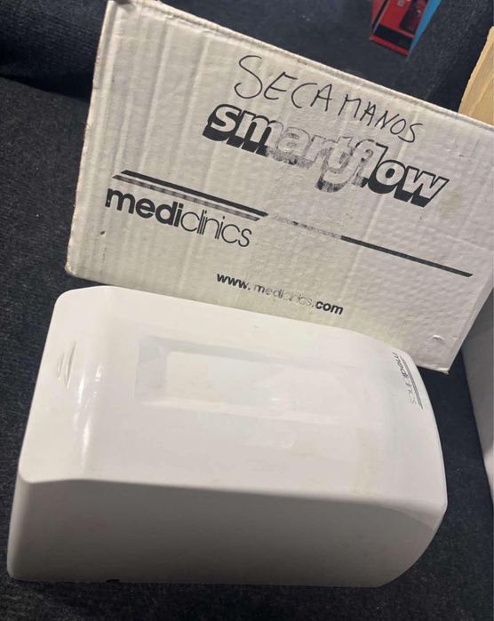 Uscator de maini, baie