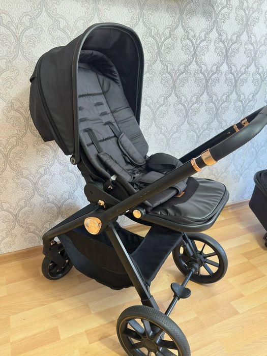 Продам детскую коляску 3/1