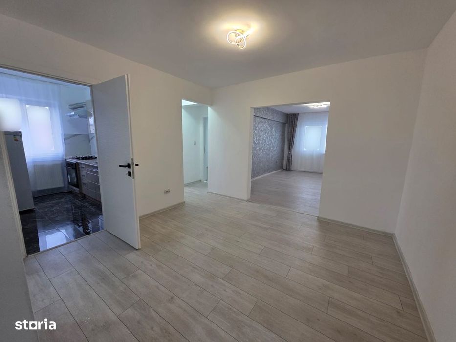 3 camere plus living, str. Ecaterina Teodoroiu, 90 mp, balcon generos