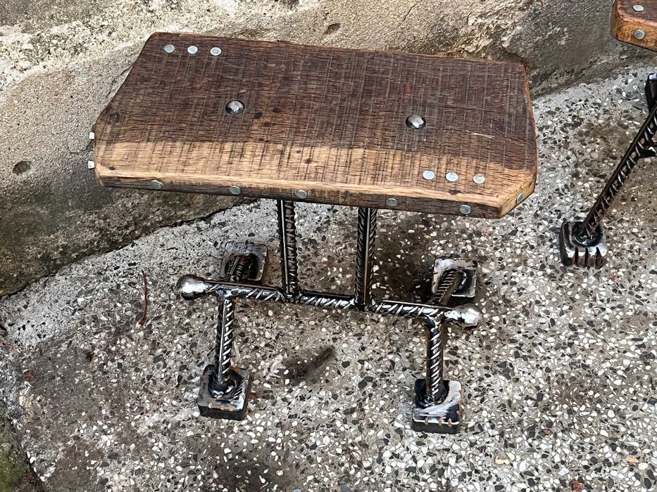 Трикрако столче ръчна изработка