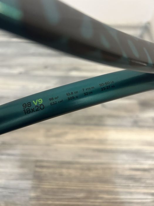 Тенис ракета Wilson Blade V9 98 18x20 с нов кордаж Luxilon !