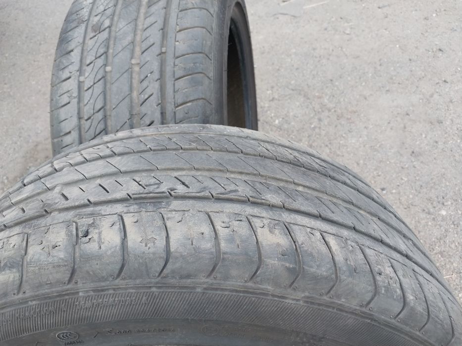 2 шины 235 45 R17 за 20000.