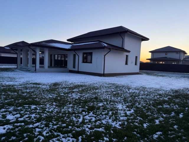 Vila Individuala, 4 camere, 3 bai, teren 955 mp, terasa 35 mp