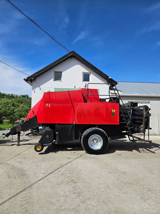 De vanzare presa de baloti patrati New Holland D1210