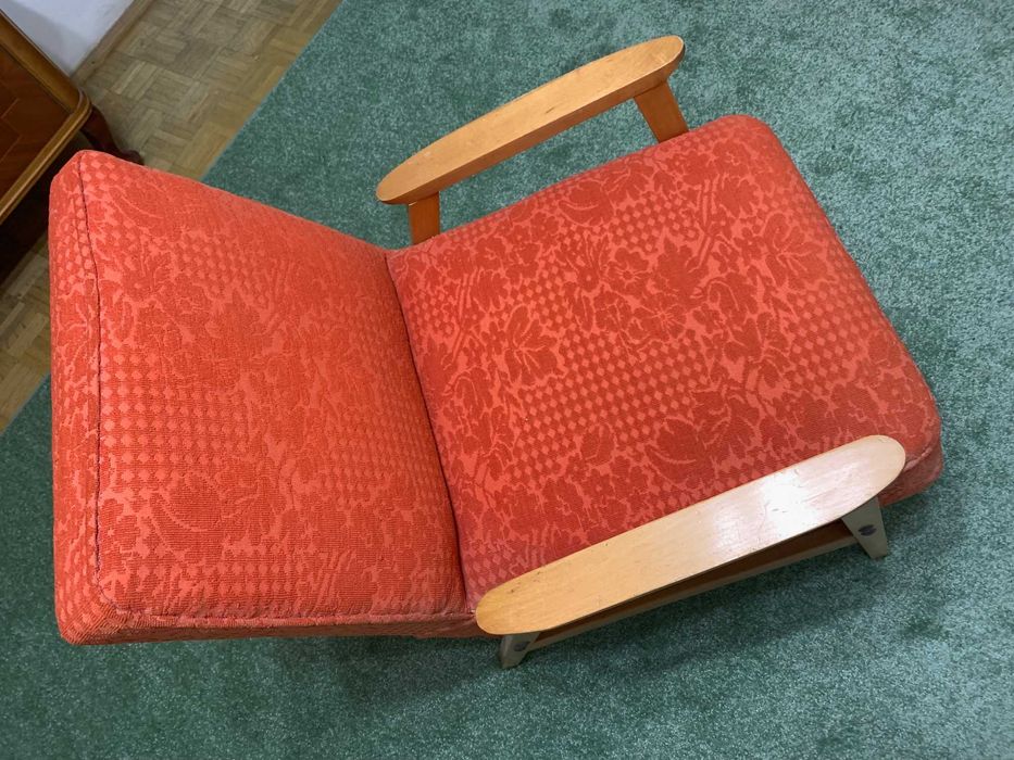 fotoliu tapitat rosu