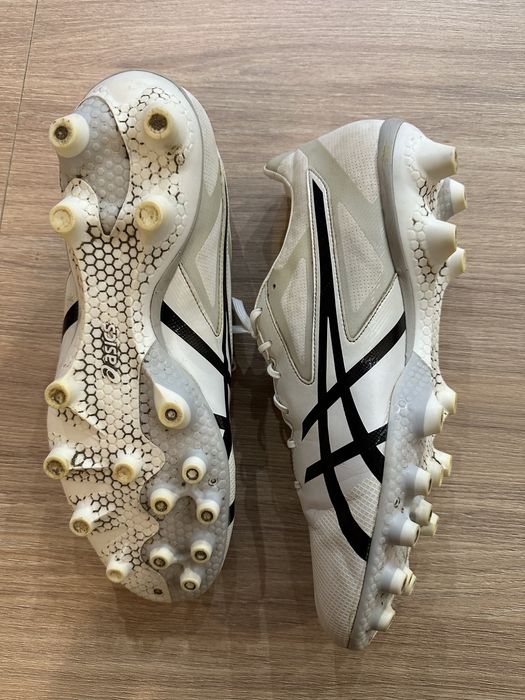 Футболни обувки, бутонки ASICS, като нови
