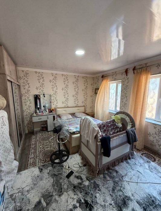 Уй сотилади 500 када