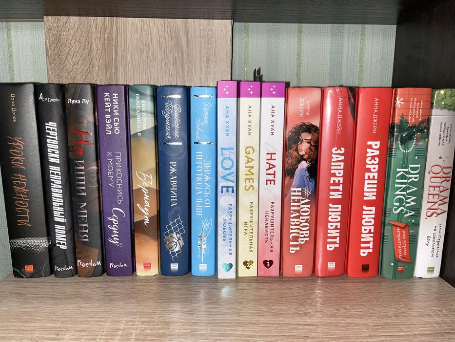 Продаю книгу срочно!!