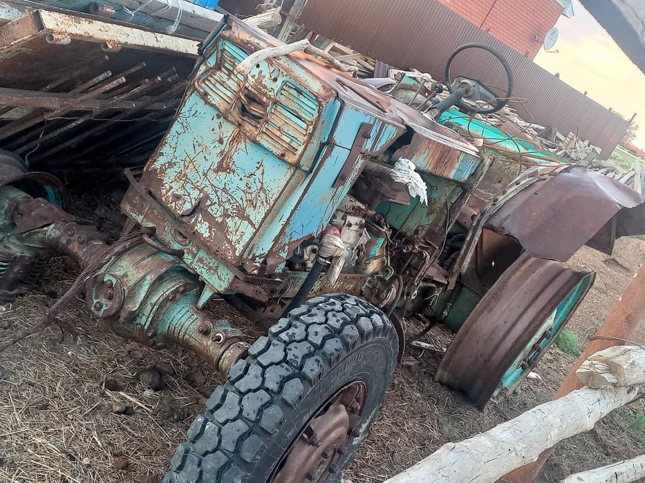 Т-40 трактор.  Жүріп тұр