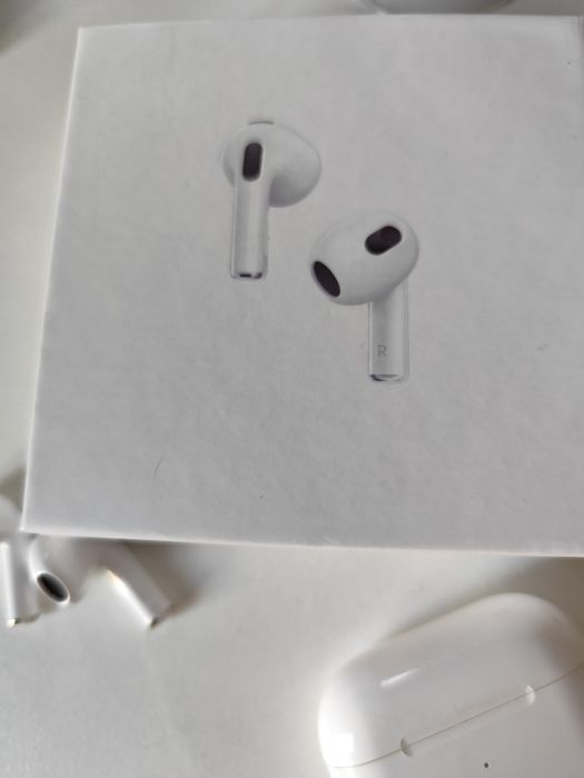 AirPods original made in Dubai