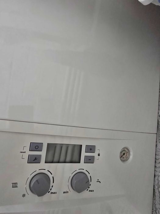 Dezmembrez centrala termica Bosch Condens 2000 orice piesa