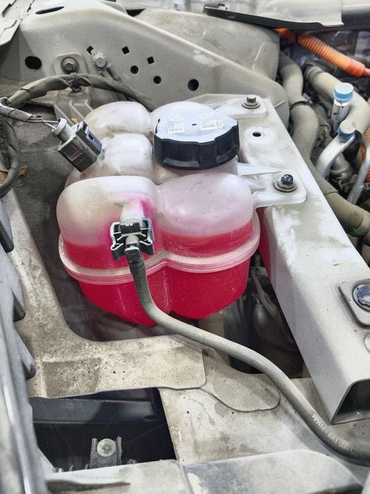 Замена редукторных масел и доливка антифриза на Zeekr 001