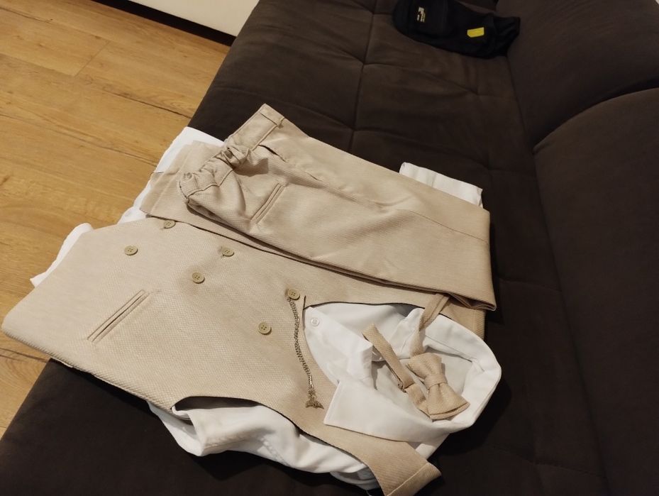 Костюм за момче за повод