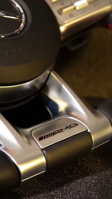 AMG Волан Mercedes-Benz – Перфорирана Кожа и Червен Шев