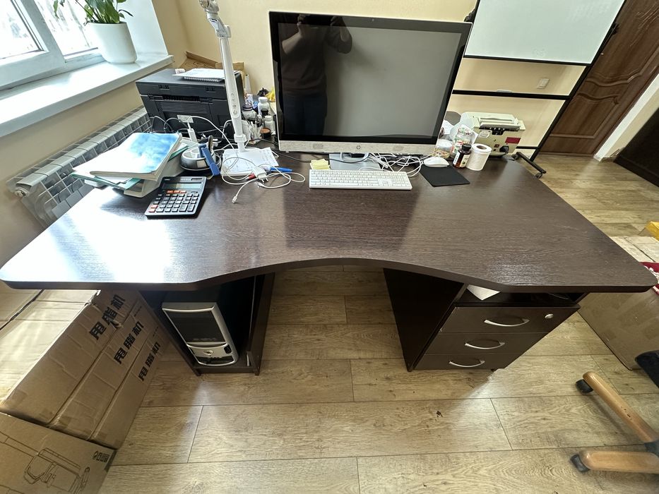 Офисный столь в отличном состоянии