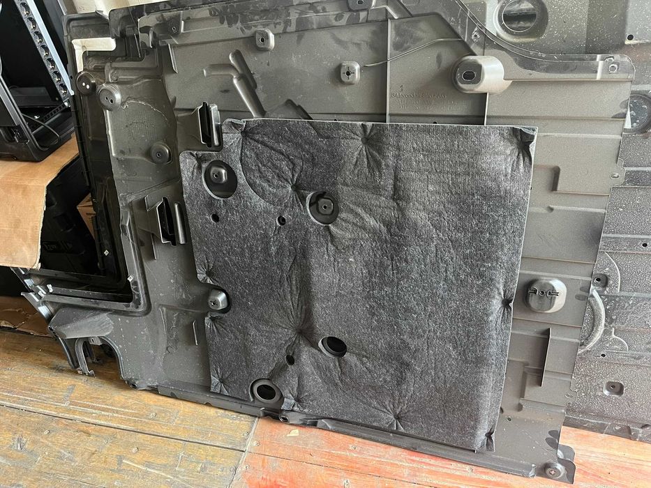 Scut motor Vito/Viano/V-Class W639 si W447