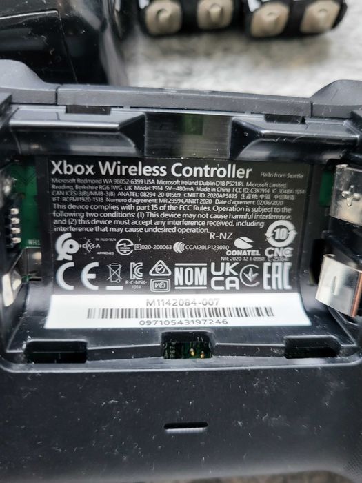 Controler original Xbox One + statie incarcare + placa Disney Infinity