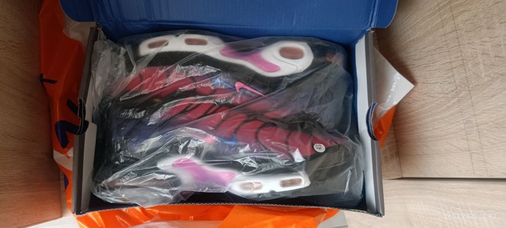 Продам кроссовки