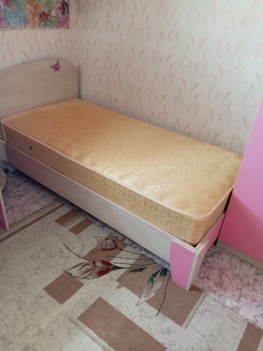 Продам детскую мебель с кроватью