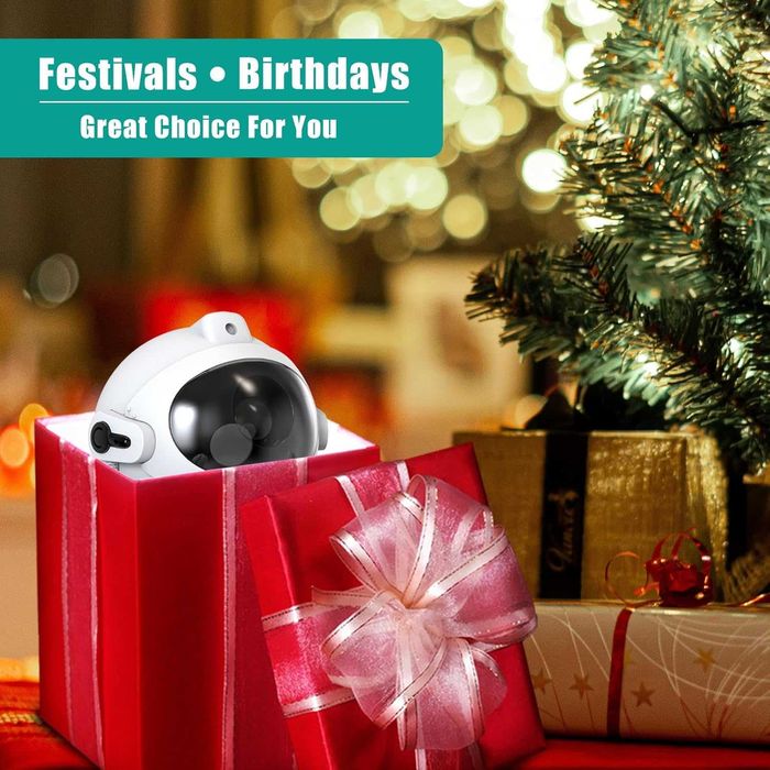 Космически проектор астронавт, звездна светлина с цветни мъглявини