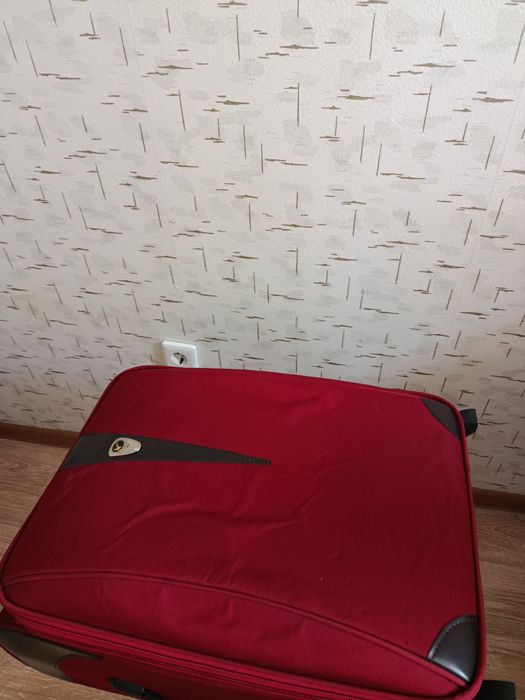 Чемодан продается
