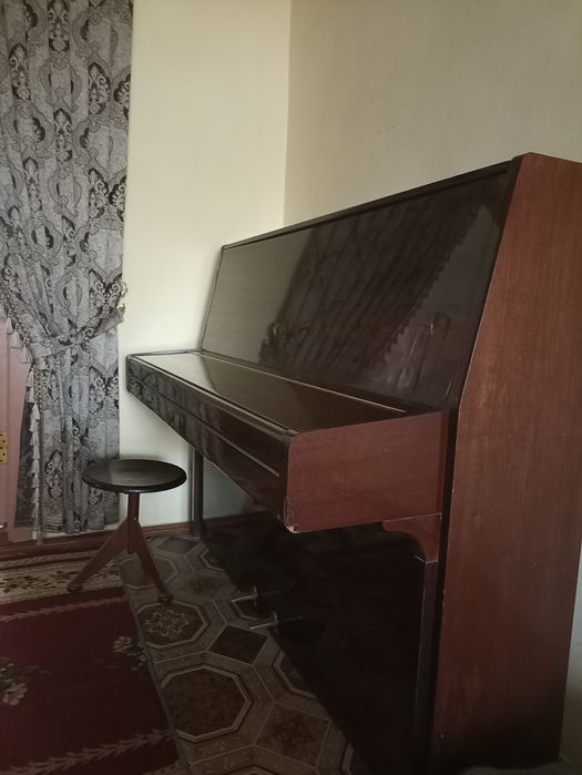 Продам пианино "RIGA" (б/у) – отличное состояние!