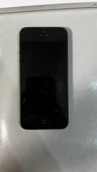 Продам iPhone 5.
