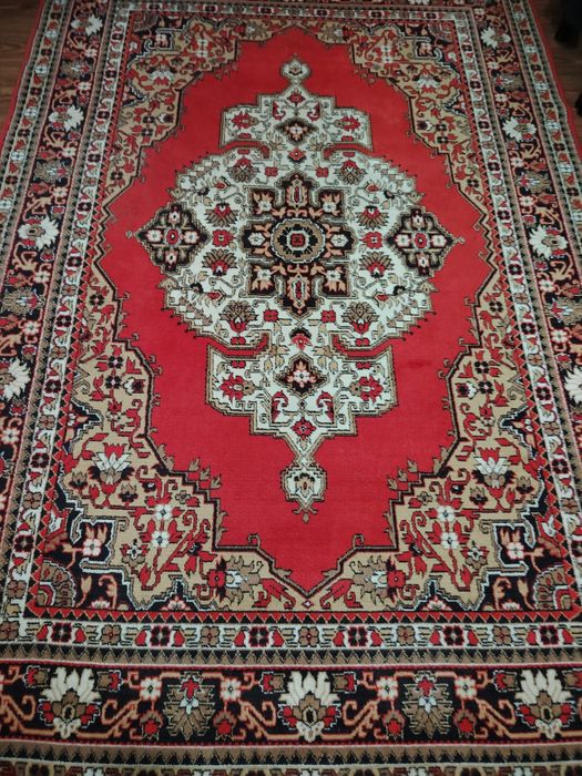 Гилам сотилади..