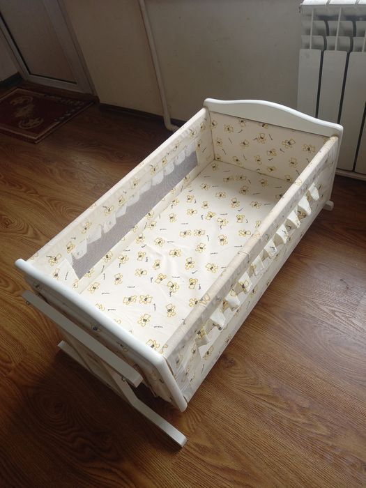 СРОЧНО СРОЧНО Lyulkali kravat sotiladi.

Продаётся кровать-люлька."