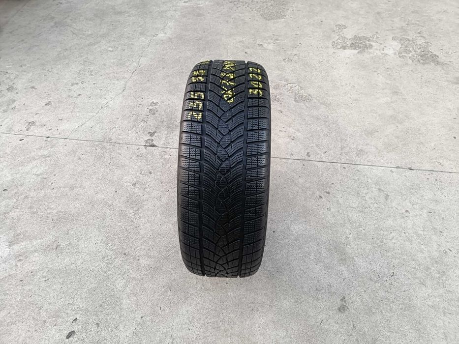 O anvelopa iarna 235 55 18 goodyear ultragrip performance 7,8 mm 2022