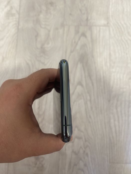 Apple iPhone 11 Pro Max 256Gb вместе с противоударным чехлом