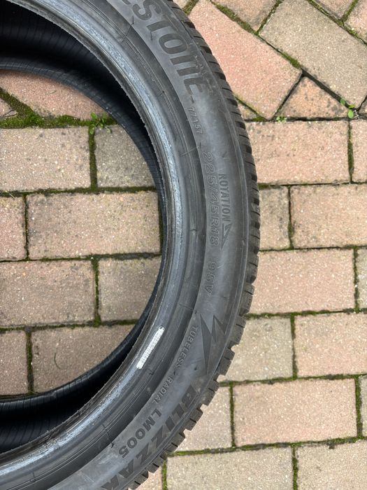 Set Anvelope IARNA BRIDGESTONE Blizzak lm005 225/45R18 95V XL