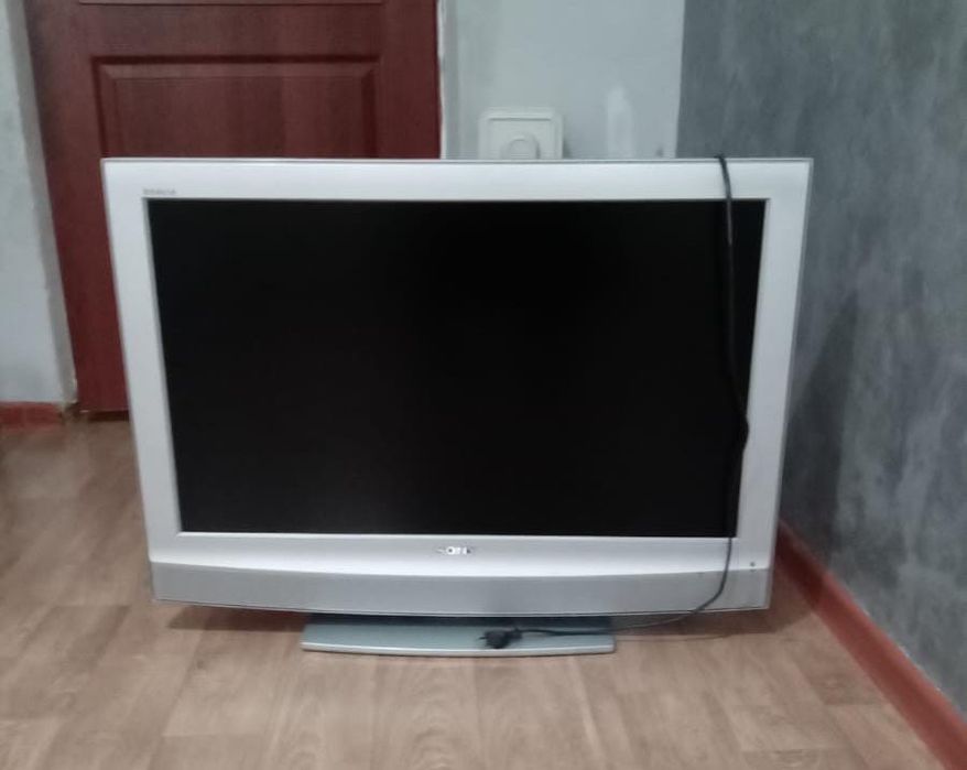 телевизор продам срочно торг уместен