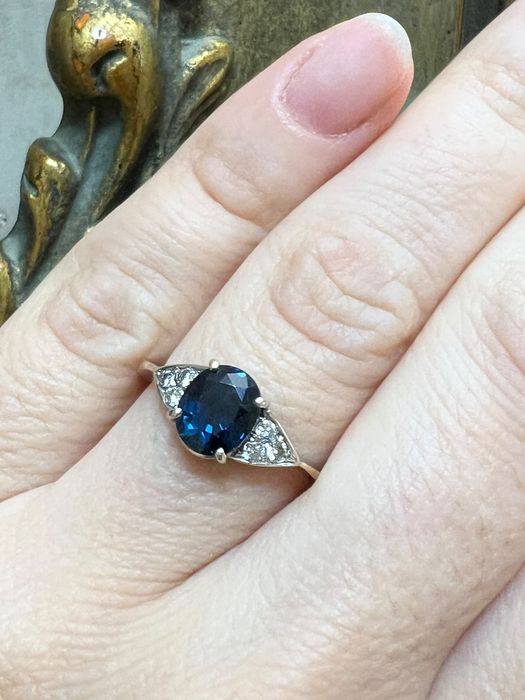 Inel din aur cu diamante si safir!