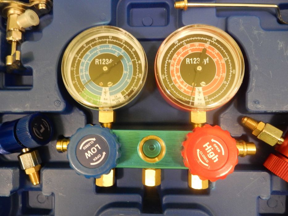 Продавам набор от инструменти за автомеханик