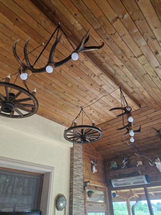 Полилеи, осветление от автентични колела от каруца с дървени чашки