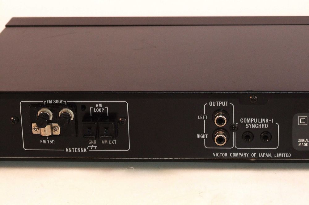 Tuner JVC FX-333L, 3 lungimi de unda, memoreaza 40 posturi, IMPECABIL estetic si functional