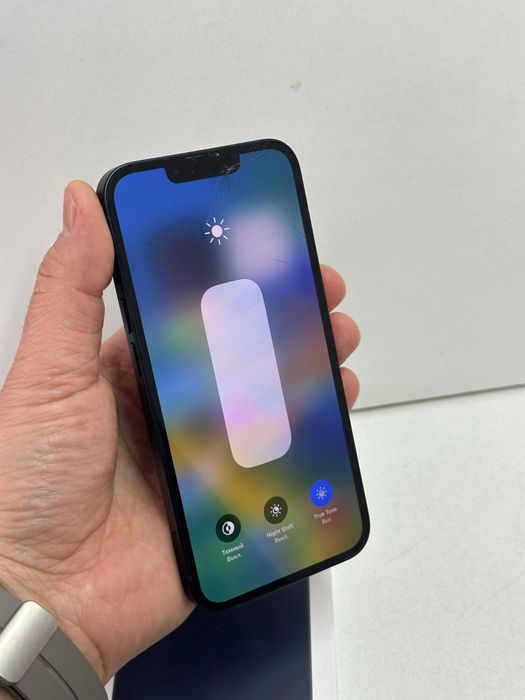 Продам Айфон 13 128г